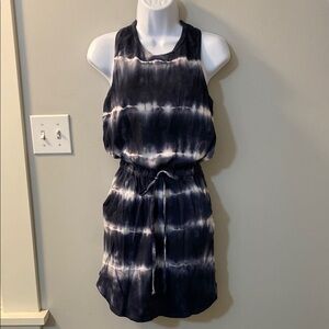 Sundry Blue & White tie dyed Racerback dress w/ pockets size 0/ extra small
